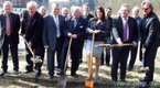 Dr. Max Stadler mit Christine Neubauer beim Spatenanstich für den Wohnpark Salzweg