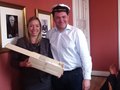 Geschenküberreichung der Landesgruppe durch Frau Gruß zum 40. Geburtstag von Herrn Meierhofer